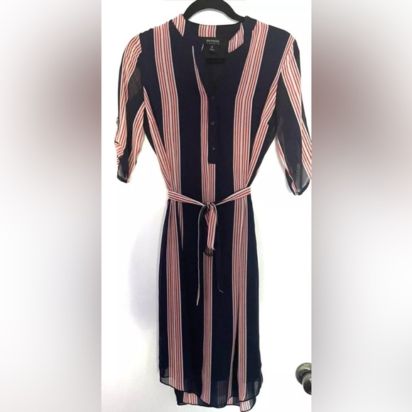 EN FOCUS STUDIO dress. Women’s size 6 striped lined soft sheer shell - Picture 1 of 9